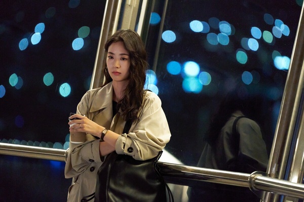 《莎拉的真偽人生》李伊潭是誰？冒牌莎拉、金宣虎初戀，被封新一代「Netflix公務員」!