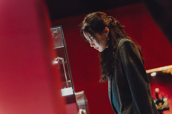 《莎拉的真偽人生》李伊潭是誰？冒牌莎拉、金宣虎初戀，被封新一代「Netflix公務員」!