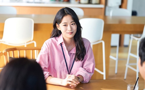 《莎拉的真偽人生》李伊潭是誰？冒牌莎拉、金宣虎初戀，被封新一代「Netflix公務員」!