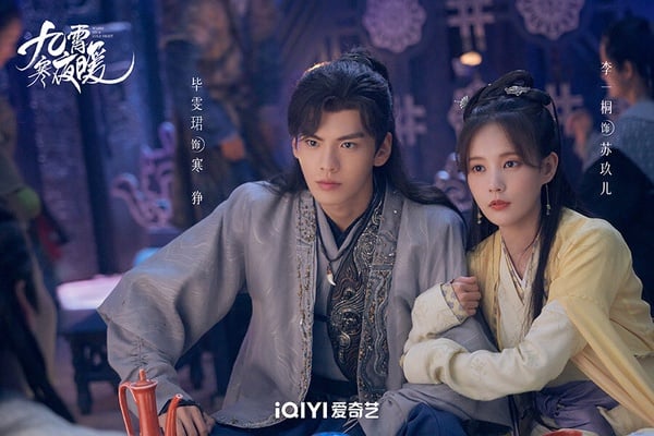 《九霄寒夜暖》是一部古裝探案劇，李一桐搭配新生代小鮮肉畢雯珺，風格類似譚松韻和任嘉倫主演的《錦衣之下》，熱度很低迷，但口碑不錯呢！劇情輕鬆搞笑，男女主角是歡喜冤家，互動有趣，雖然是A級小成本網劇，但不是流水線的工業糖精劇，品質滿好的！