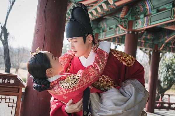 《21世紀大君夫人》太老套?8部「此生必追」愛情喜劇韓劇！這部冷門但「一面倒零負評」