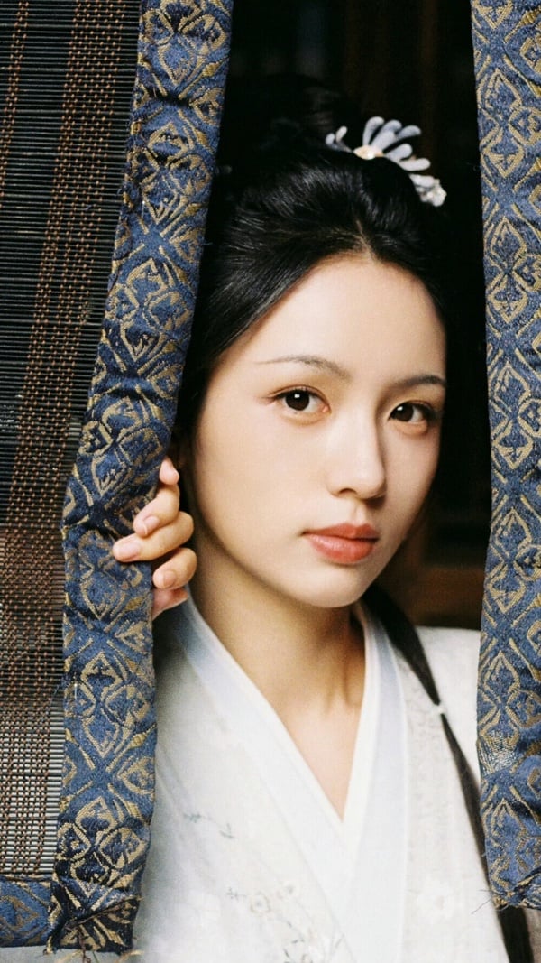 《一甌春》找來許凱、周也兩位95後的高顏值演員，這陣容感覺話題滿滿啊！《一甌春》人設也很帶感，是心機庶女vs.腹黑指揮使的CP，是蠻磅礡的愛情故事。