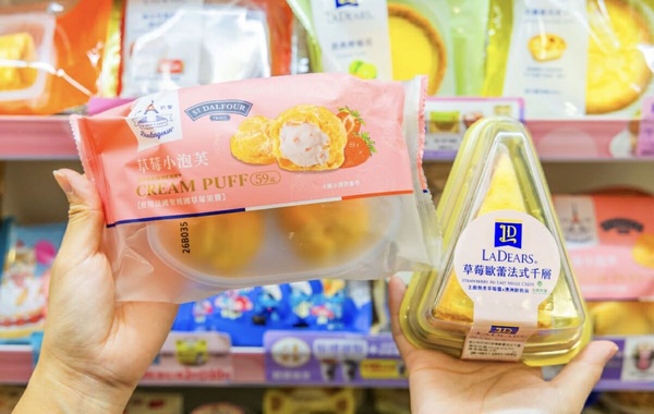 7-11「櫻花季」新品登場！三麗鷗春櫻系列吊飾太萌，甜點零食、開心果巧克力酷聖霜必吃