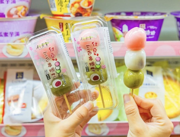 7-11「櫻花季」新品登場！三麗鷗春櫻系列吊飾太萌，甜點零食、開心果巧克力酷聖霜必吃