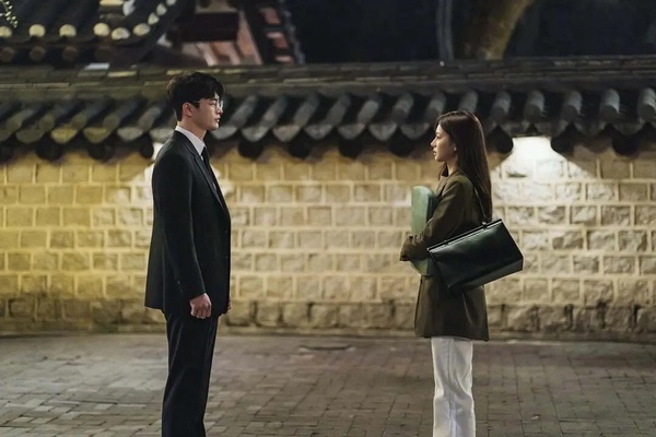 6部Netflix沒播但超上癮韓劇！《魔女之吻》好評不輸《莎拉真偽人生》，這部真欲罷不能