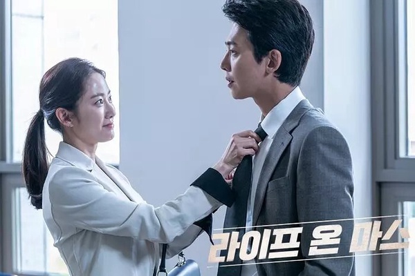 6部Netflix沒播但超上癮韓劇！《魔女之吻》好評不輸《莎拉真偽人生》，這部真欲罷不能