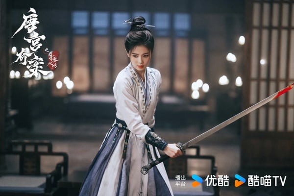 白鹿同樣是抖音觀眾很愛的女星，近年白鹿的《白月梵星》、《臨江仙》、《長月燼明》在抖音的熱度都很驚人，今年推出的《唐宮奇案之青霧風鳴》同樣在抖音衝出高熱度！這是單元探案的探案劇，質感還不錯，中式志怪的味道很到位。