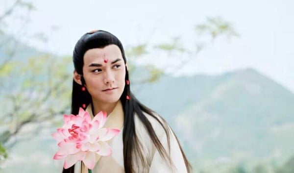 《逐玉》6位演員「你沒看過」的古裝角色！張凌赫造型被吐槽， 田曦薇美度不輸女主！