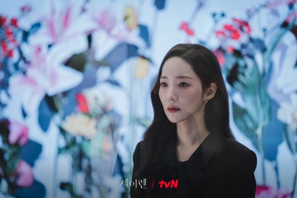 《魔女之吻》6個幕後趣事：朴敏英一天狂喝3L水、瘦到皮包骨，與魏化儁的吻戲超激烈？