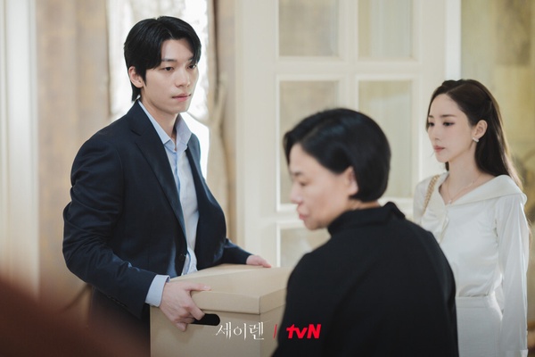 《魔女之吻》6個幕後趣事：朴敏英一天狂喝3L水、瘦到皮包骨，與魏化儁的吻戲超激烈？