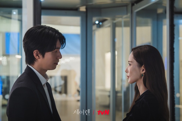 《魔女之吻》6個幕後趣事：朴敏英一天狂喝3L水、瘦到皮包骨，與魏化儁的吻戲超激烈？