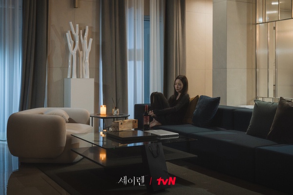 《魔女之吻》7個幕後趣事：朴敏英一天狂喝3L水、瘦到皮包骨，與魏化儁的吻戲超激烈？