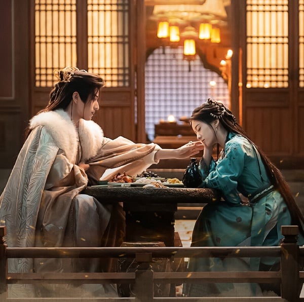 《月明千里》找來了包上恩、王弘毅主演，兩人都是新生代演員，古裝扮相好看，是高顏值CP陣容！只不過兩人的演技就讓人比較擔心，包上恩近年播了《江湖夜雨十年燈》、《韶華若錦》都沒什麼水花，王弘毅靠著《長相思》男四號被大眾所認識，不過他近年在《七夜雪》、《念無雙》都被嘲演技尷尬。