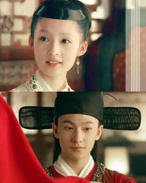 楊洋的出道作品是古裝大劇《新紅樓夢》，劇中雖然有更資深的演員當一番主演，但飾演「成年賈寶玉」的楊洋也算是男主角了。這部劇集合了很多意想不到的演員呢！主角算是楊洋、李沁和蔣夢婕，配角有當時還不火的楊冪、趙麗穎、宋軼和黃軒，好神奇！