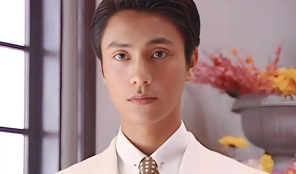 陳坤也是一出道就演男主角！當時大三的陳坤陪同學去試戲，沒想到意外被導演相中，出演献礼電影《国歌》，陳坤是男主之一。順利步入娛樂圈後，不久就以《像霧像雨又像風》、《金粉世家》等劇大火。