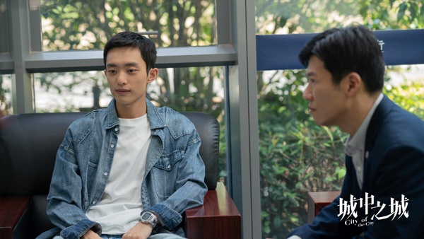 白宇帆這位演員大家可能不太熟悉，他不走流量路線，大多出現在一些正劇、寫實劇，近年他住演的《城中之城》達到了熱播的程度，這部劇口碑也還不錯！