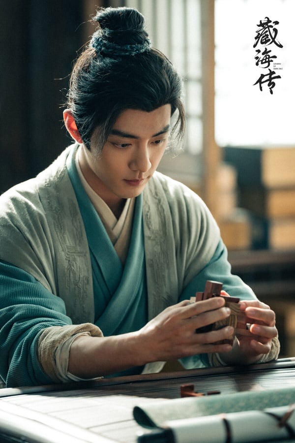 當然有肖戰啦！肖戰2025年推出古裝劇《藏海傳》飾演權臣藏海，這是個不亞於《陳情令》魏無羨的超級美強慘！藏海兒時家被滅門，他多年來隱姓埋名，籌畫復仇大計，後來一步步躍升為朝廷重臣。