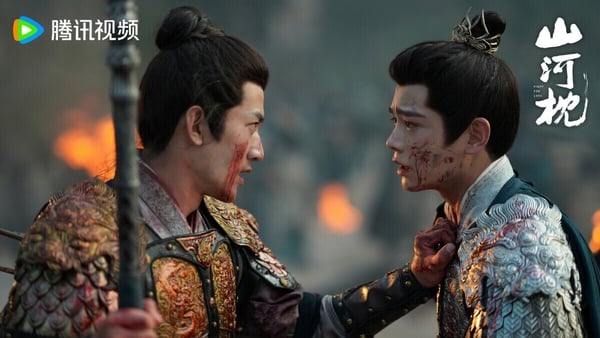 丁禹兮2025推出古裝劇《山河枕》，飾演少年將軍，《山河枕》劇集本身的評價不高，但丁禹兮的詮釋還是受好評的。《山河枕》丁禹兮飾演的衛韞本來是個意氣風發、無憂無慮的少年，天塌下來有哥哥頂著，然而一場戰役，衛家七子去，一子歸，只有衛韞活了下來。衛韞不得不一夜長大，撐起衛家。