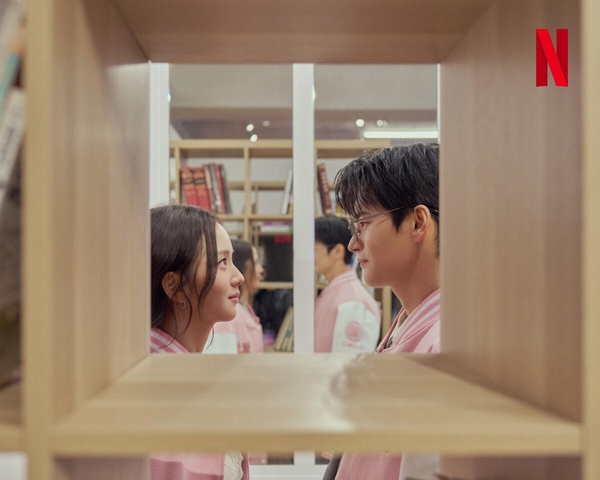 Jisoo、徐仁國《訂閱男友》感情觀：愛不需要靠對方許諾，而是擁有「不怕失去」的勇氣