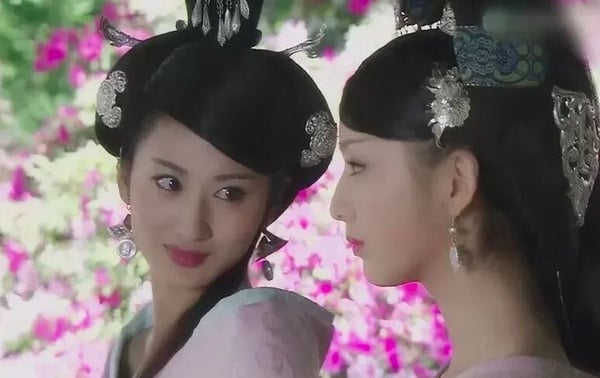 郭珍霓也是很多觀眾心中很可惜的古裝女神，一樣是萬年女配命。她曾出現在《母儀天下》演趙合德，《步步驚心》飾演綠蕪，《華胥引》又分飾鶯哥/錦雀，這些配角角色都獲好評呢！