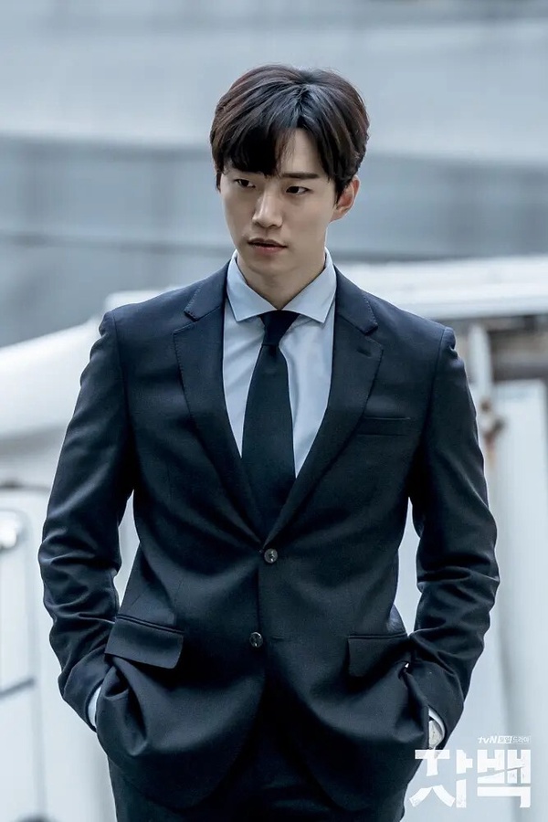 韓劇8位男神律師！《神與律師事務所》柳演錫帥出新高度，《Climax》朱智勛演律師帥翻
