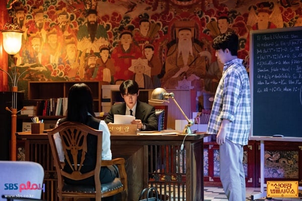 韓媒分析《神與律師事務所》爆紅原因：柳演錫成「不情願的新型英雄」，附身演技被讚爆