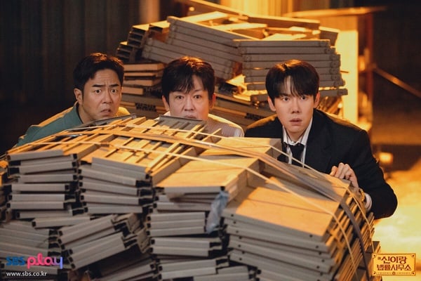 韓媒分析《神與律師事務所》爆紅原因：柳演錫成「不情願的新型英雄」，附身演技被讚爆