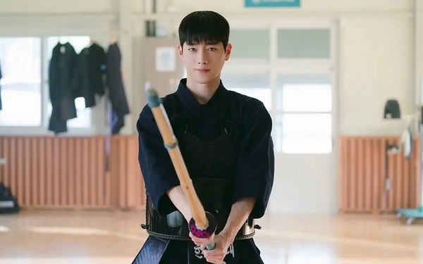 3月韓劇演員話題度TOP8！《神與律師事務所》柳演錫第3輸《訂閱男友》徐仁國，冠軍是她