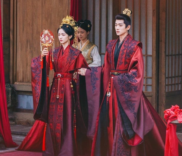9位陸劇95花「紅色嫁衣」古裝！田曦薇《逐玉》美翻，《折腰》宋祖兒黑紅嫁衣超華麗！