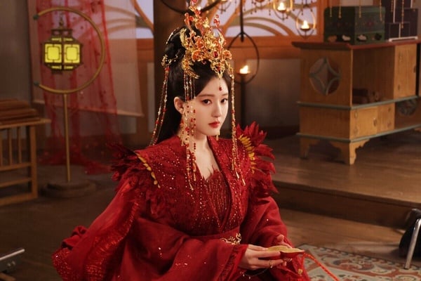 9位陸劇95花「紅色嫁衣」古裝！田曦薇《逐玉》美翻，《折腰》宋祖兒黑紅嫁衣超華麗！