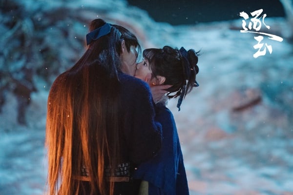 《逐玉》絕對是2026Netflix上必追的古裝大劇！這部劇的劇情很有意思，屠戶女撿到落難侯爺，然後先婚後愛。《逐玉》節奏很剛好，第一集主角就火速相遇、女主撿男主回家，完全不拖沓！而且《逐玉》的感情鋪墊很細膩，能感受到男女主角慢慢相愛、生死相許，打鬥的大場面也拍得很有美感，真的推薦追！