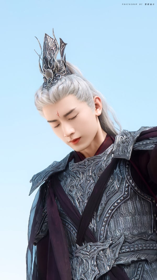 冠軍是《沉香如屑》應淵的渣爹玄夜！大家怎麼最想撿渣男啦！劇中，天界戰神染青在戰爭中救下偽裝成凡人的玄夜，將其帶回天界照料。然而玄夜卻另懷目的，他接近染青是想奪取神器、顛覆天界，不過玄夜也在過程中真正愛上了染青。