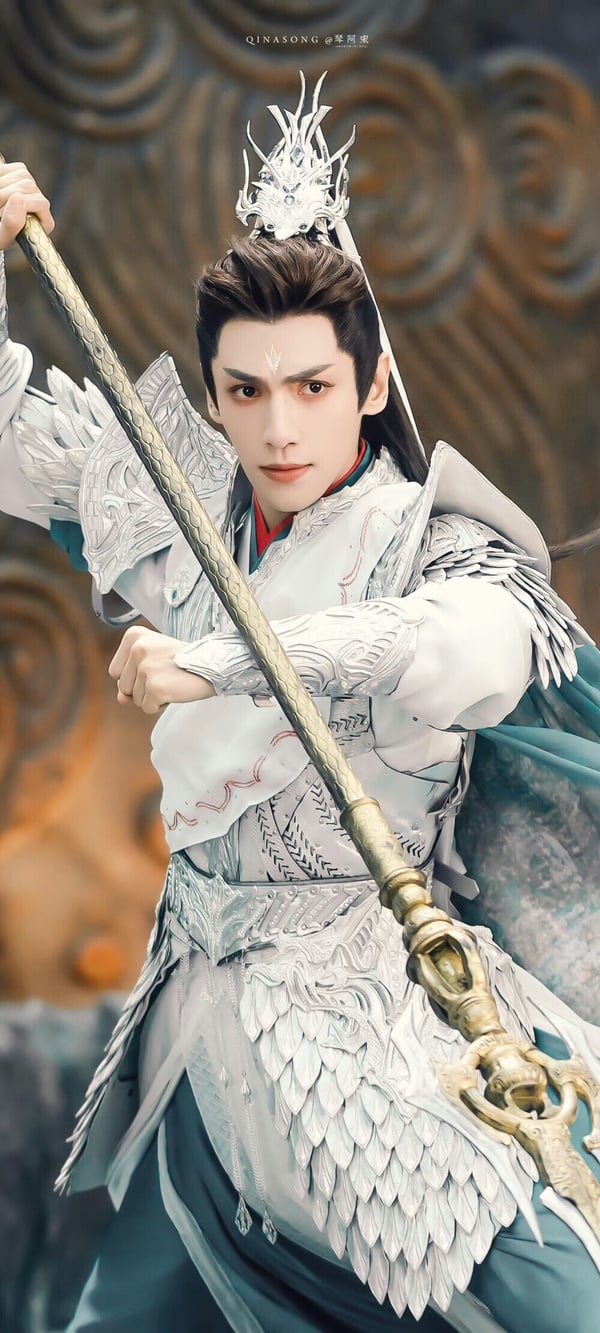 羅雲熙在《長月燼明》分飾多個角色，而冥夜在「般若浮生」副本中登場。冥夜是上清神域十二神之一的戰神，與魔神交戰後重傷掉進墨河，被蚌族公主桑酒所救。桑酒對對冥夜一見鍾情，為了留住他，不惜獻寶換取和冥夜聯姻的機會。