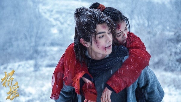 許凱在《招搖》是被白鹿飾演的女魔頭撿回家！劇中，厲塵瀾慘遭十大宗門圍殲，於命懸一線被路招搖救下，招搖為其取了「墨青」這個名字，兩人相知相惜。然而招搖卻在奪取萬鈞劍時身受重傷，五年後傷癒回到自己的門派中，發現墨青將自己的門派建立得更加強大。