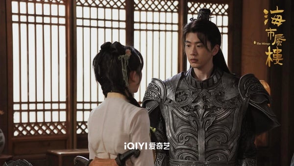 費啟鳴也是95後男演員，他以網紅影片走紅，近年參演滿多陸劇，最有名的角色是《永夜星河》愛著虞書欣的「趙若失」。他主演的《海市蜃樓》是近年默默衝出高評價的奇幻古裝劇，由高評價懸疑劇《毛騙》、《異物志》系列的主創團隊打造。劇情緊湊，故事線完整，邏輯嚴密。雖然熱度低迷，但被網友大推！