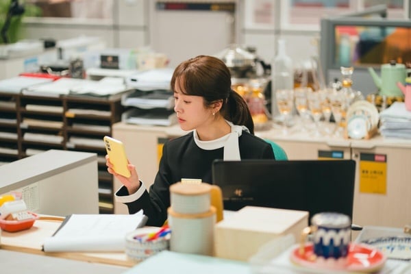 Threads熱議的「初級大人」是什麼？在職場能獨當一面，一回家立刻變回依賴父母的小孩