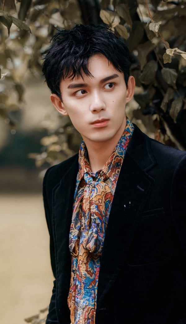 有兩位男星同票並列第四，其中一位是吳磊。吳磊以《星漢燦爛》竄火成95後一線流量，網友常常把同時期竄火的吳磊、王鶴棣放在一起比較，兩人都是濃顏系長相，五官量感重，確實都是帥哥啊！