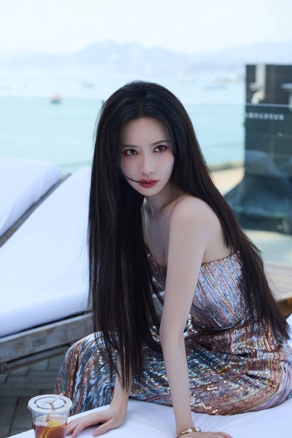 孟子義的顏值也被許多網友推崇，她是明豔型的長相，五官立體精緻，在鏡頭前非常能抓人眼球。而且相比其他走甜妹路線的95花，孟子義的外型更成熟美豔。