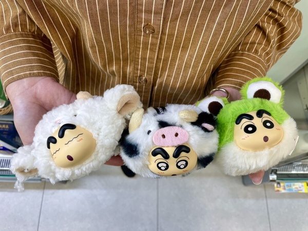 全家「蠟筆小新大頭吊飾」即日起開賣！蠟筆小新變身青蛙、小熊等全5款必收