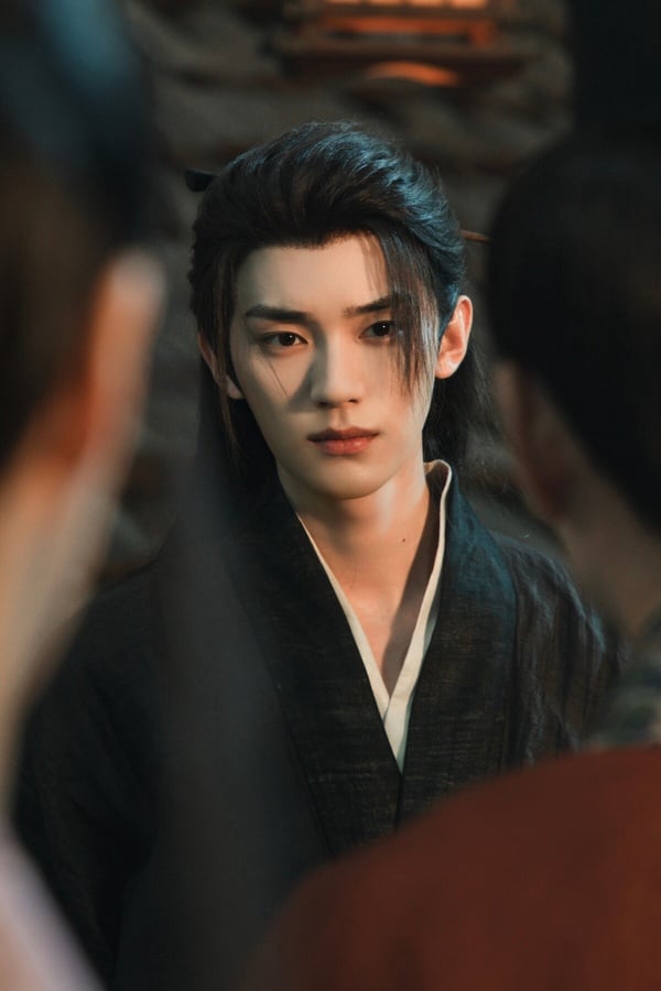 《江湖夜雨十年燈》是部武俠劇，周翊然飾演的慕清晏表面是離教少主，真實身份為常家堡滅門遺孤。為調查父親死因與離教秘辛，他化名「常寧」，潛伏青闕宗，期間結識蔡昭，最初相互利用，最終卻付出了真心。
