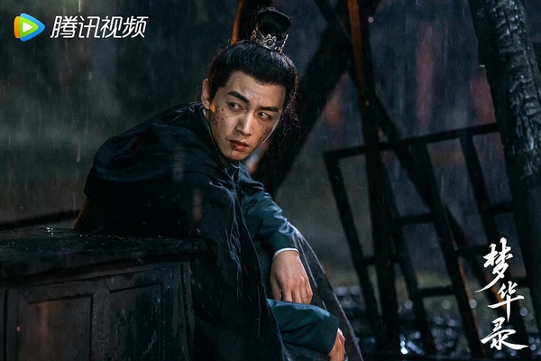 《夢華錄》顧千帆超級帥！人稱「活閻王」的顧千帆是皇城司副使，武功高強、絕頂聰明，雖然有著一張盛世美顏，但因為行事狠辣、手段兇殘、雷厲風行，成為讓人聞風喪膽的「活閻王」，陳曉的眼神實在太蠱人了！