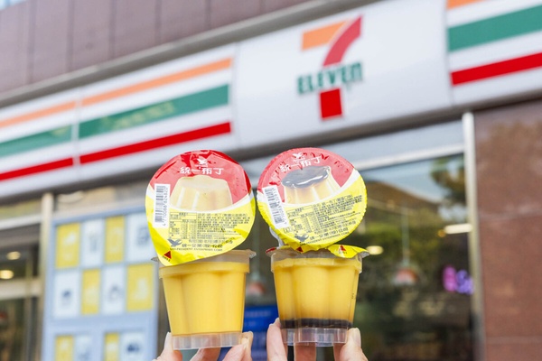 7-11「反差系美食」愚人節登場！這不是豬血糕芝麻奶茶、韓國拉麵冰、翻轉肉鬆飯糰必吃
