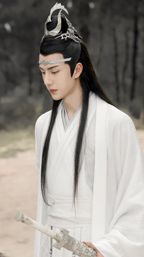 王一博以《陳情令》爆火後，就成為頂流男星，不過網友對王一博的演技評價兩極。有人認為王一博演戲感染力不夠，總是一號表情，但也有人很喜歡王一博塑造的角色，《陳情令》讓王一博大大圈粉。