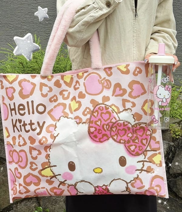 Kitty在全家！全家刷就購「Hello Kitty周邊」4/6開賣，Kitty環保杯、Kitty豹紋墊必收
