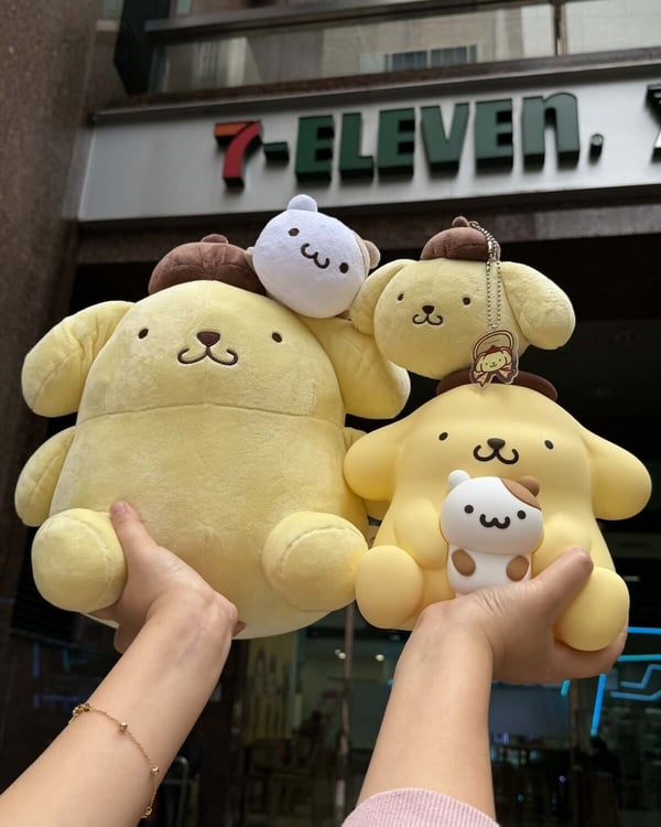 7-11「布丁狗30周年」集點！布丁狗吊飾隨身鏡、造型馬克杯吊飾組、文具組等29款一次看