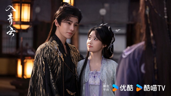 《入青雲》是冷酷女戰神「偽裝誘愛」浪蕩鬥者的故事，這部劇越到後期越讓人著迷，而且沒有爛尾！明意和紀伯宰從假意夫妻，一步步變為生死伴侶。紀伯宰被網友笑說後期根本變成「盯妻狂魔」，劇情越來越甜蜜。很多觀眾追完大結局還是躺平坑底，完全無法出坑！