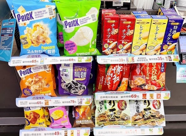 在萊爾富除了可以買到日本超商同款人氣商品零食之外，現在還可以買到韓國超商CU的零食