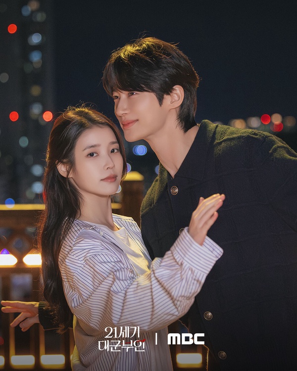 網批《21世紀大君夫人》IU&amp;邊佑錫火花不足？IU歷代韓劇CP！《步步》經典，這對意外搭