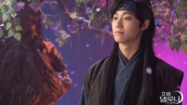 網批《21世紀大君夫人》IU&amp;邊佑錫火花不足？IU歷代韓劇CP！《步步》經典，這對意外搭