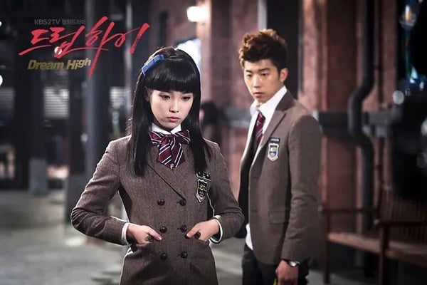 網批《21世紀大君夫人》IU&amp;邊佑錫火花不足？IU歷代韓劇CP！《步步》經典，這對意外搭